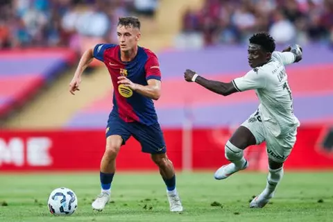 تقارير: غياب كاسادو عن برشلونة قد يصل إلى شهرين